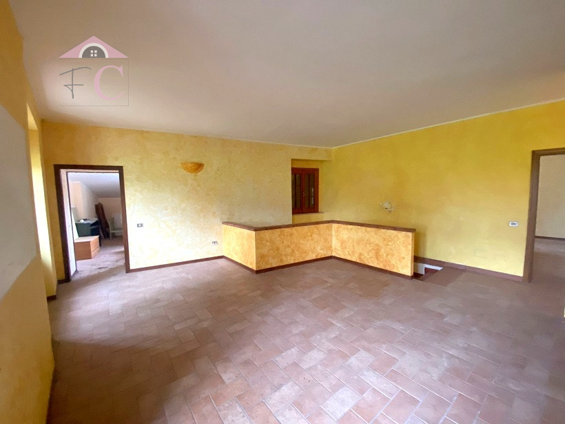 casale dell800 ristrutturato con terreno pianeggiante 20.png